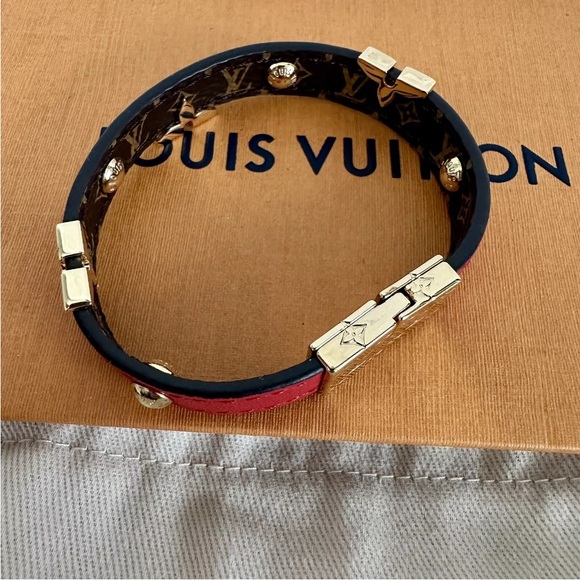 Reversible Louis Vuitton Monogram Bracelet - Picture 7 of 12
